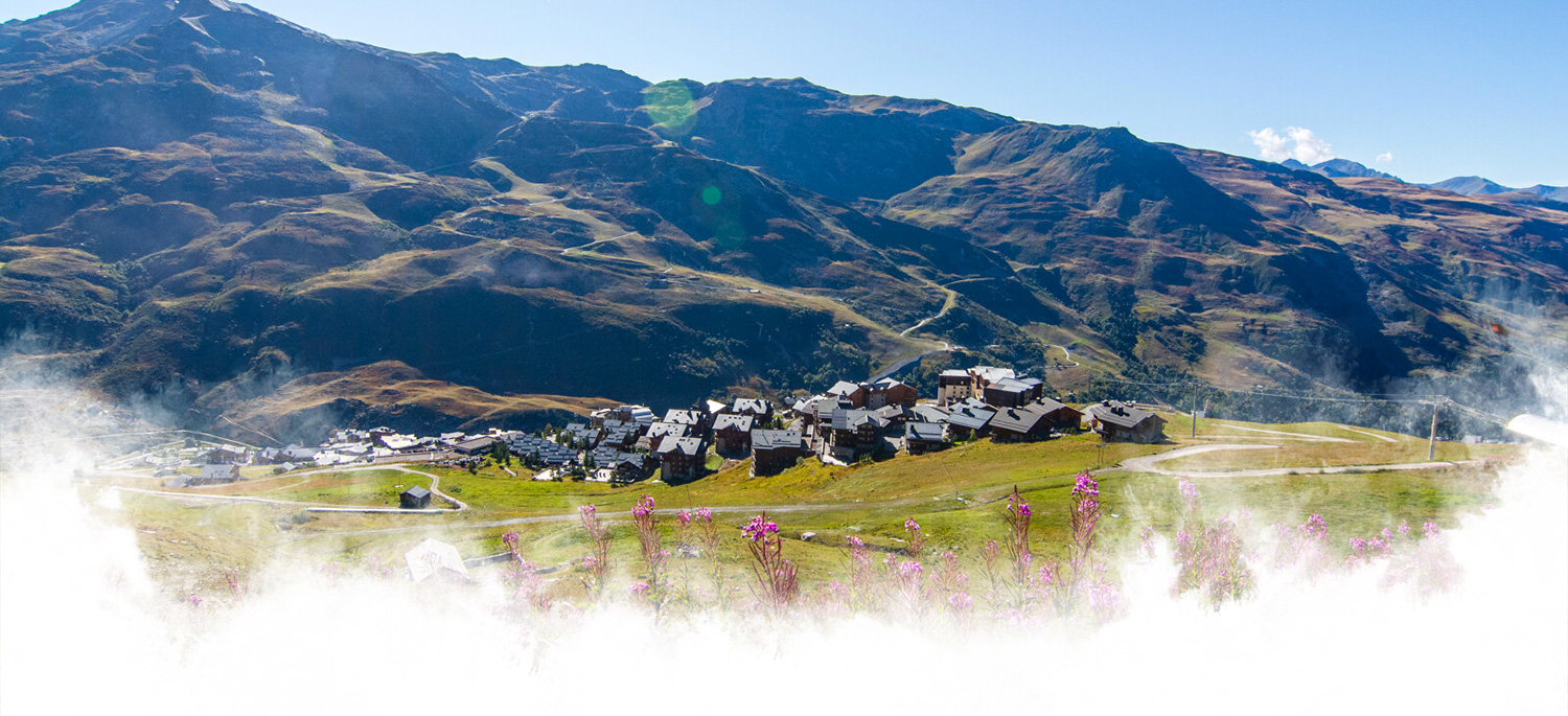 Le Hameau de la Sapinière im Sommer